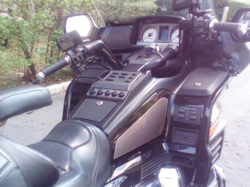 Partenze in salita con una moto sui 500 kg in assetto di marcia. Suggerimenti, grazie.